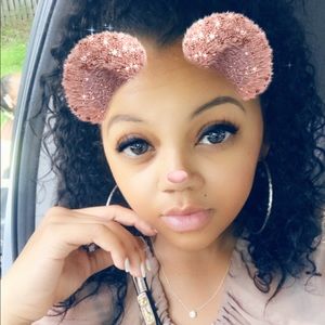 Meet your Posher, Carmia